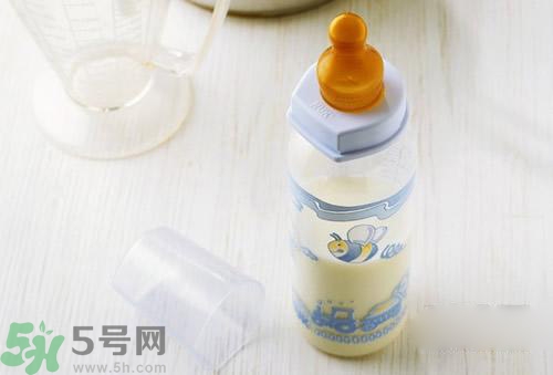 奶粉結塊是怎么回事？奶粉結塊可以吃嗎？