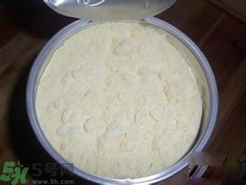 奶粉結塊是怎么回事？奶粉結塊可以吃嗎？