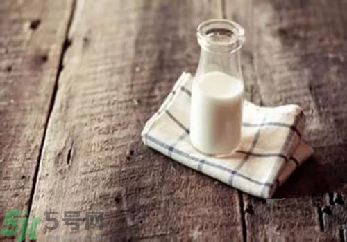 牛奶和羊奶哪個好？牛奶和羊奶哪個更有營養(yǎng)？