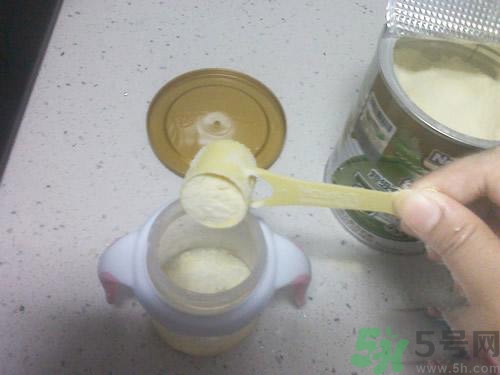 怎么判斷奶粉有沒有變質(zhì)？判斷奶粉變質(zhì)的方法