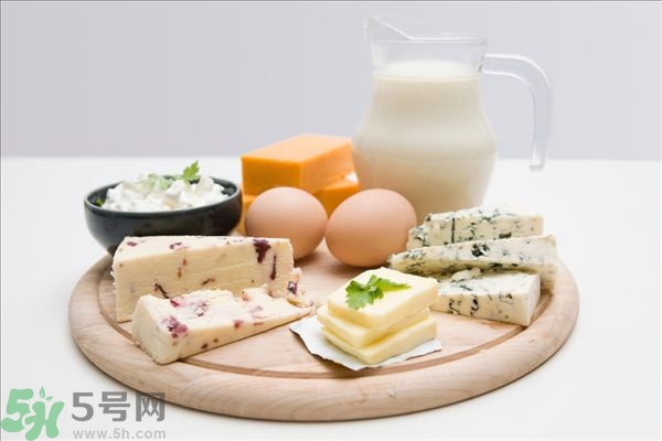 一天喝多少牛奶最好？牛奶一天喝多少合適？