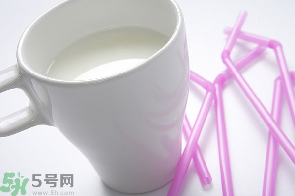 羊奶和牛奶哪個(gè)營養(yǎng)高?牛奶與羊奶哪個(gè)營養(yǎng)更好？