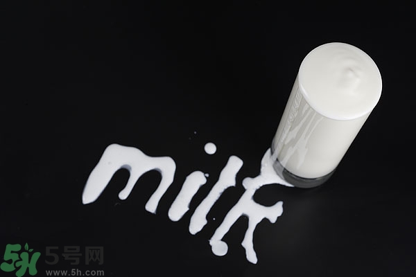 一天喝多少牛奶最好？牛奶一天喝多少合適？