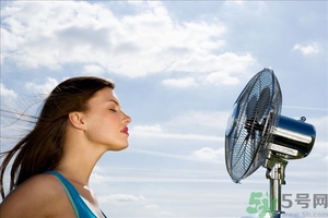 沒空調怎么讓屋里涼快？屋里沒空調怎么降溫？