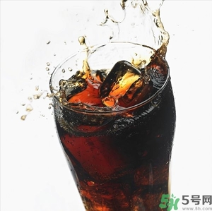 可樂(lè)第二天還可以喝嗎？隔夜的碳酸飲料可以喝嗎？