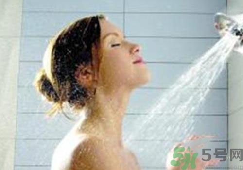 夏天洗澡水溫多少合適？夏天洗澡水溫多少比較好？