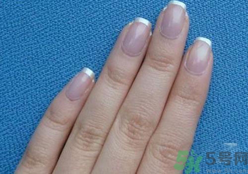 指甲發(fā)紫是什么原因？指甲發(fā)紫是怎么回事？