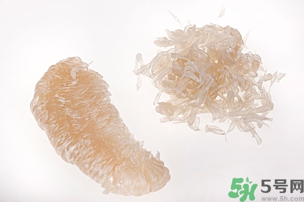 柚子的瓤是紅色正常嗎？柚子里面是紅色的能吃嗎？
