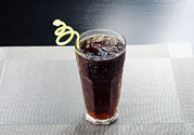 可樂(lè)第二天還可以喝嗎？隔夜的碳酸飲料可以喝嗎？