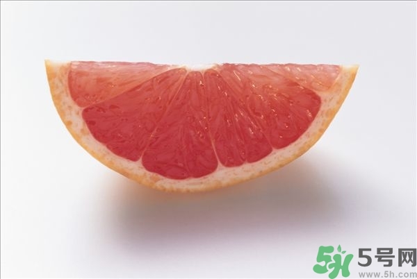 柚子的瓤是紅色正常嗎？柚子里面是紅色的能吃嗎？
