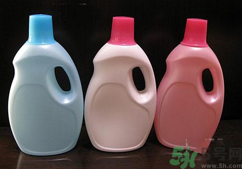 洗衣粉和洗衣液哪個(gè)好？洗衣粉和洗衣液哪個(gè)更傷手？