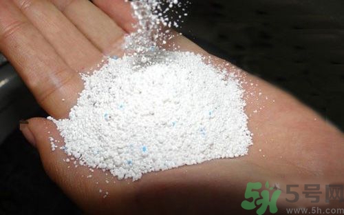 用洗衣粉手發(fā)熱是怎么回事？洗衣粉傷手怎么辦？