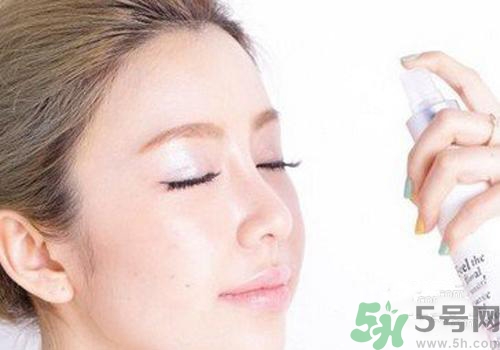 保濕噴霧怎么用？保濕噴霧的正確使用方法