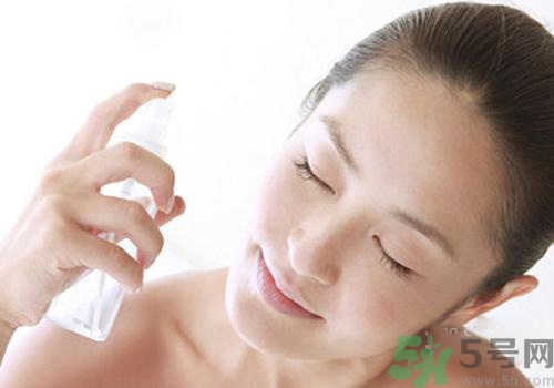 保濕噴霧什么時(shí)候用？保濕噴霧的使用注意事項(xiàng)