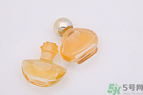香水能掩蓋狐臭嗎？香水可以除狐臭嗎？