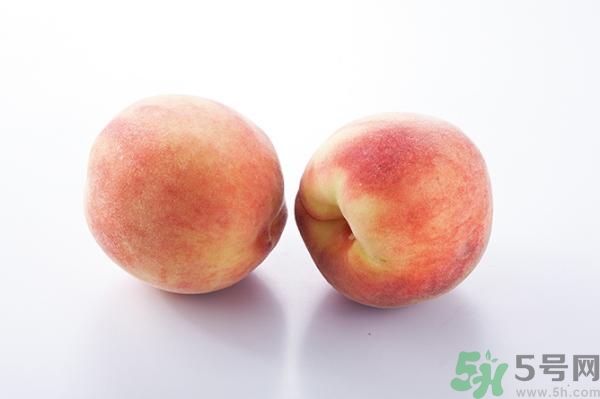 變軟的桃子能吃嗎？桃子軟了還能吃嗎？