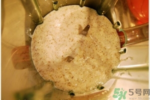 香瓜里面有紅點(diǎn)能吃嗎？香瓜瓤里面有紅點(diǎn)還能吃嗎？