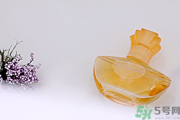 香水能掩蓋狐臭嗎？香水可以除狐臭嗎？