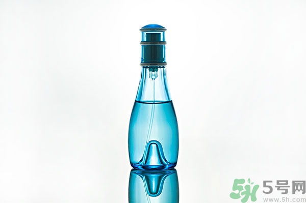 香水過敏了怎么辦？噴香水對身體有害嗎？
