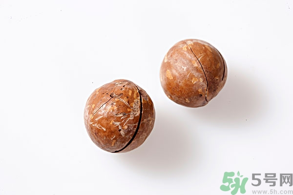 夏威夷果肉黏殼怎么辦？夏威夷果能放多久？