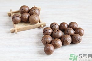 夏威夷果發(fā)黃好不好？夏威夷果這么硬怎么吃？