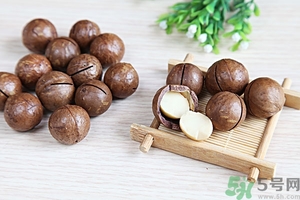 夏威夷果發(fā)黃好不好？夏威夷果這么硬怎么吃？
