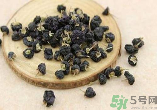 黑枸杞和紅枸杞有什么區(qū)別？黑枸杞和紅枸杞哪個(gè)好？