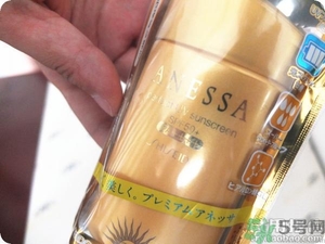 安耐曬為什么那么??？安耐曬是水狀液體的嗎？