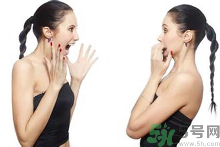 女人為什么一個胸大一個胸小？女人的兩個胸為什么不一般大？