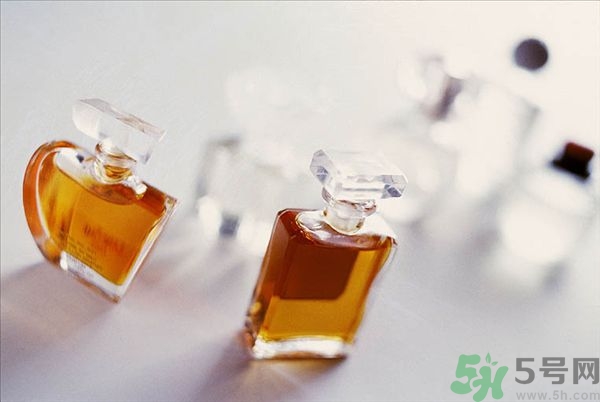 香水噴到臉上去了怎么辦？怎么噴香水才是正確的？