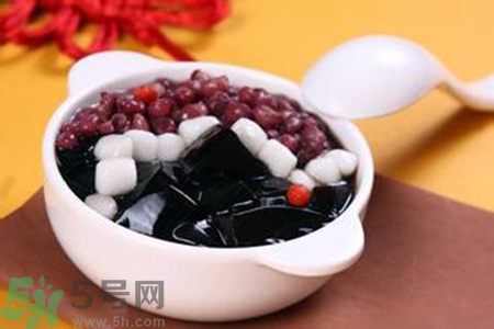 仙草是龜苓膏嗎？仙草和龜苓膏的區(qū)別？