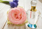香水噴到嘴巴里怎么辦？香水噴到眼睛里怎么辦？