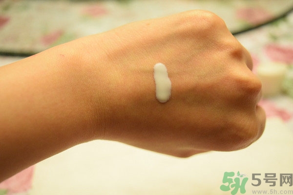 安耐曬和碧柔哪個(gè)好？安耐曬防曬霜和碧柔防曬霜哪個(gè)好？