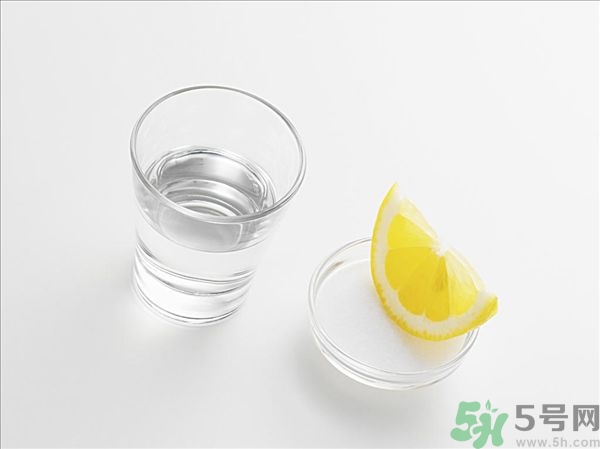 中暑喝鹽水有用嗎？中暑可以喝牛奶嗎？