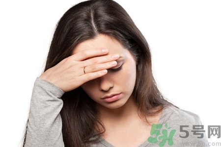 女人濕氣重的癥狀有哪些？女人濕氣重有什么表現(xiàn)？
