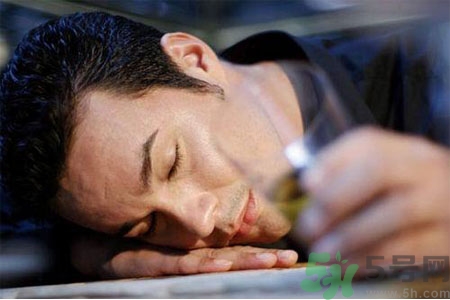 男人濕氣重的表現(xiàn)有哪些？男人去除濕氣的方法有哪些？