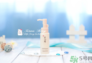 卸妝油好用還是卸妝水好用？卸妝油和卸妝水哪個好？