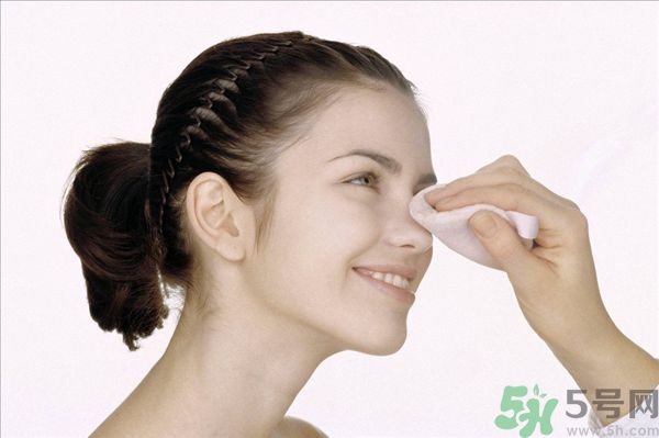 用卸妝水洗臉后還需用洗面奶嗎？卸妝水洗臉后可以不用洗面奶嗎？