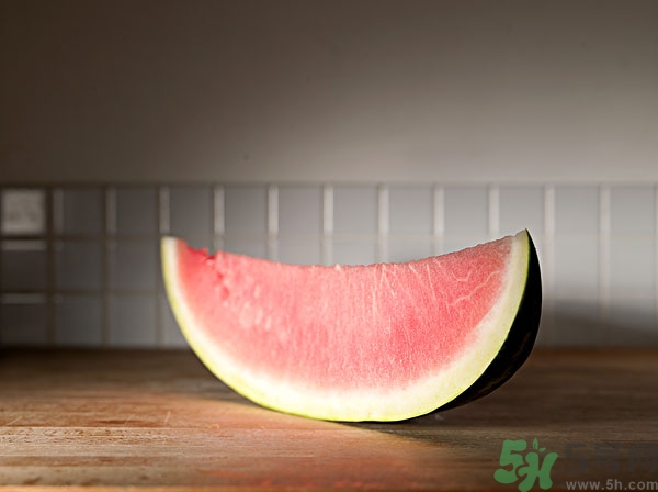 西瓜沒(méi)熟透可以吃嗎？西瓜不好吃怎么做好吃？