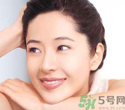 為什么眉心總是長痘痘？眉心長痘痘怎么回事？