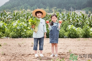 8歲男孩標(biāo)準(zhǔn)身高體重是多少？8歲女生標(biāo)準(zhǔn)身高體重是多少？