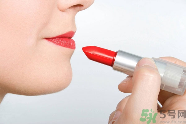唇色淺用什么顏色的口紅？涂什么顏色的口紅最自然？