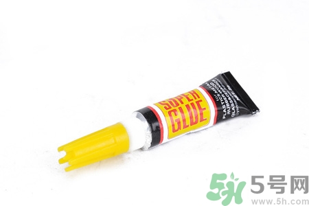 502膠水怎么洗？如何祛除衣服上的膠水？