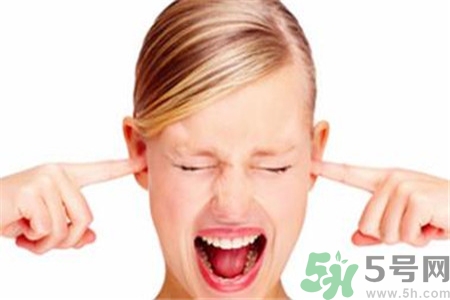 耳朵后面長(zhǎng)了個(gè)硬包怎么回事？ 耳朵后面長(zhǎng)了個(gè)硬包怎么辦？
