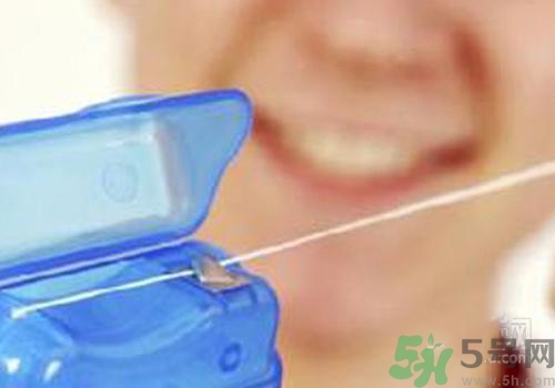 用牙線牙齦出血是怎么回事？用牙線牙齦出血怎么辦？