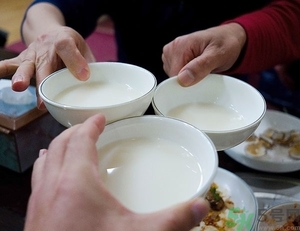 喝糯米酒能豐胸嗎？喝米酒能護(hù)膚嗎？