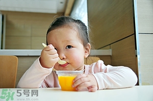 寶寶咳嗽能吃果凍嗎？寶寶多大可以吃果凍？