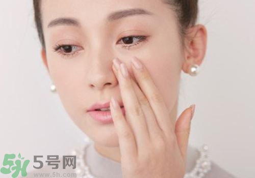 cc霜和粉底液的區(qū)別 cc霜和粉底液哪個先用？