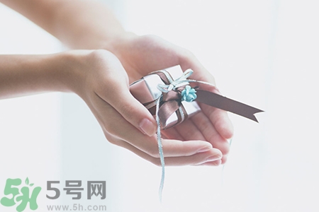 七夕和老婆怎么過？七夕送老婆什么禮物？
