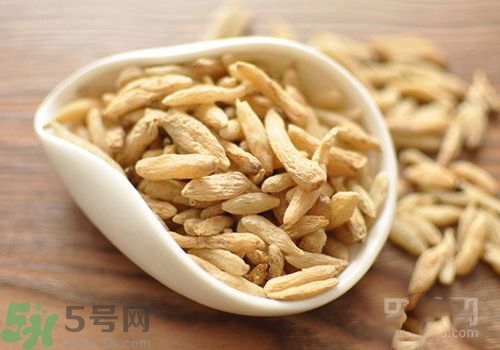 秋天嘴唇干燥怎么辦？秋天嘴唇干燥吃什么？